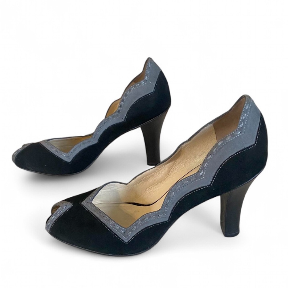COLE HAAN black & gray scalloped peep toe heels in genuine leather suede